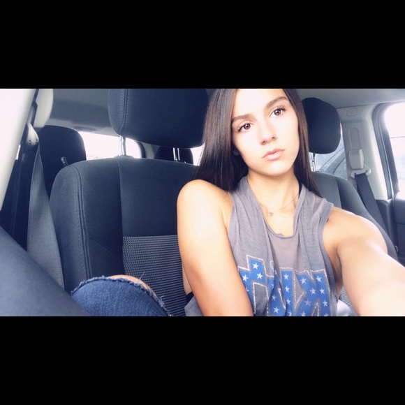 Meet your Posher, Alexandra - Picture 1 of 1